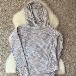 Small Women’s Gap Athletic Pullover